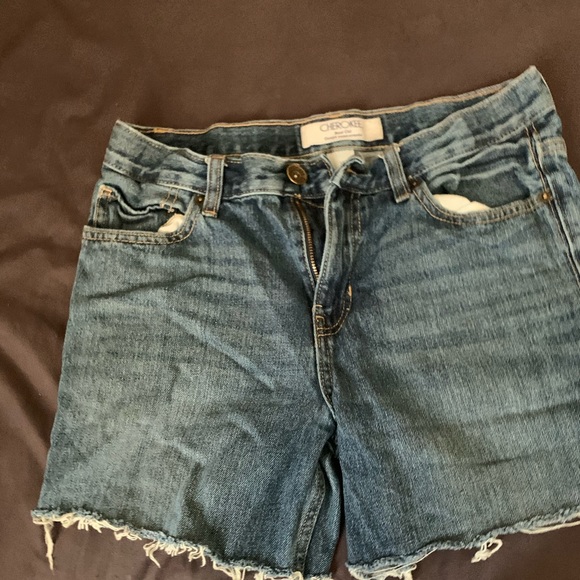 Short shorts - Picture 2 of 2